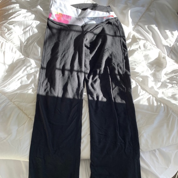 Lululemon yoga pants - Picture 3 of 3